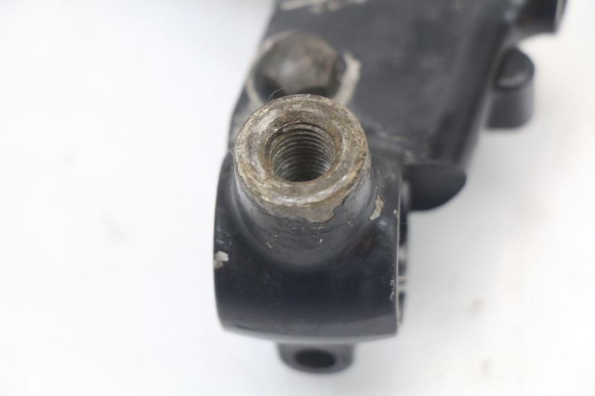 photo de SOPORTE MANETA EMBRAGUE SUZUKI GN 125 (1997 - 2000) - Otra perspectiva