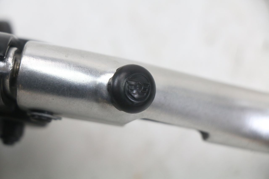 photo de SOPORTE MANETA EMBRAGUE ROYAL ENFIELD CONTINENTAL GT 650 (2019 - 2024) - Zoom estado de uso