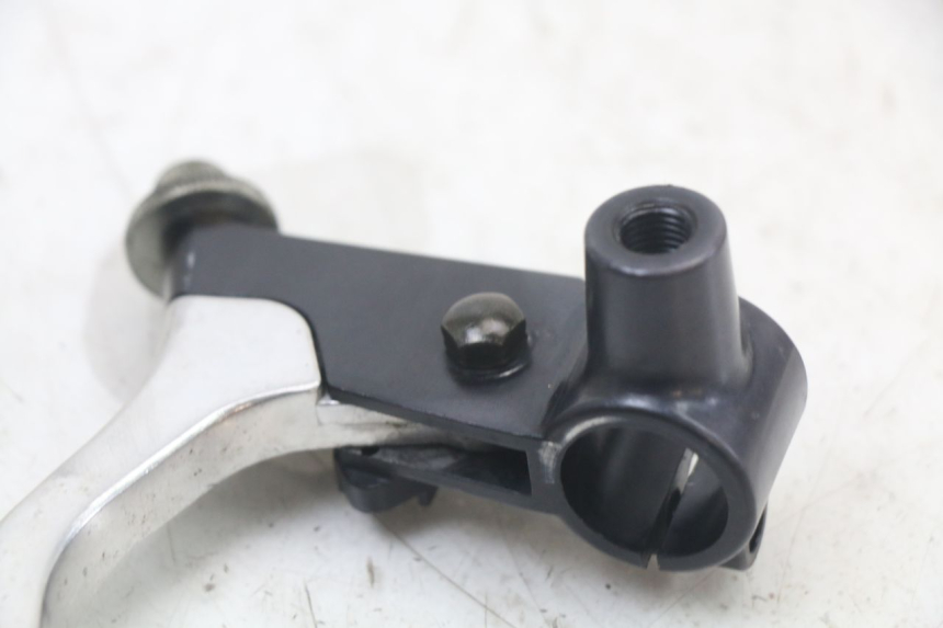 photo de SOPORTE MANETA EMBRAGUE SUZUKI GS F 500 (2004 - 2007) - Primer plano técnico