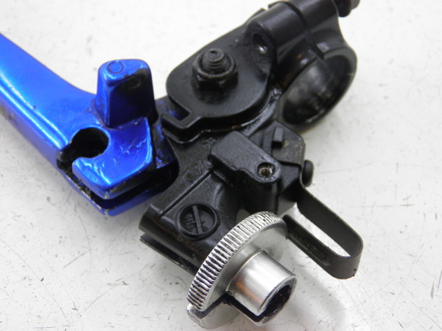 photo de SOPORTE MANETA EMBRAGUE YAMAHA FZS FAZER 1000 (2003 - 2005) - Primer plano técnico