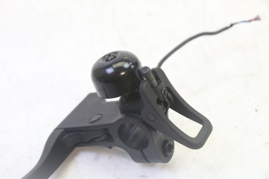 photo de PALANCA DE FRENO IZQUIERDA SEGWAY NINEBOT F65I 1 - Zoom estado de uso