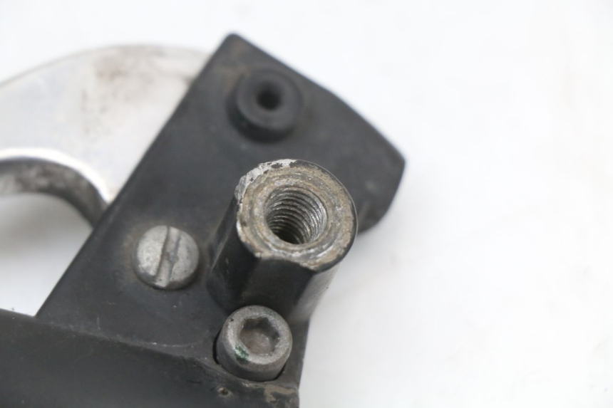 photo de SOPORTE MANETA FRENO IZQUIERDA PIAGGIO FLY 4T 50 (2004 - 2010) - Detalles de los puntos de fijación