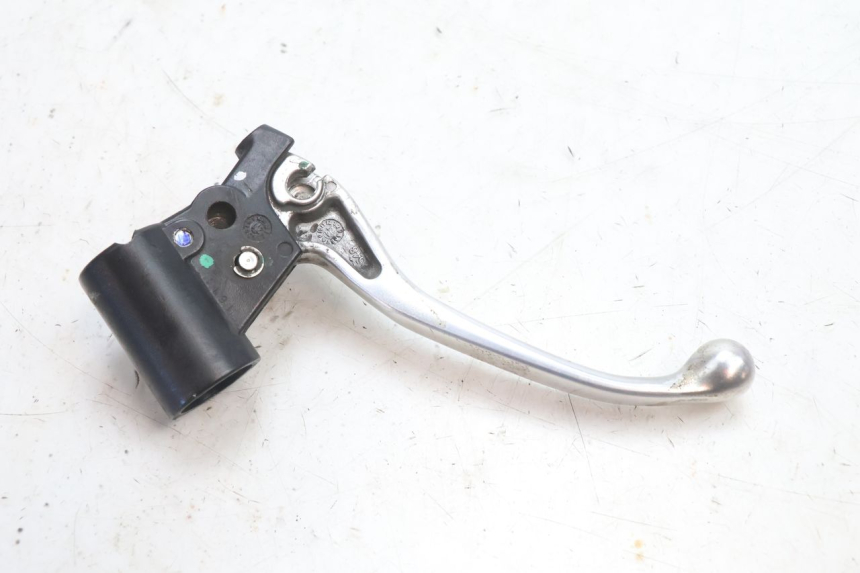 photo de SOPORTE MANETA FRENO IZQUIERDA PIAGGIO LIBERTY IGET 4T 50 (2021 - 2025) - Detalles de los puntos de fijación