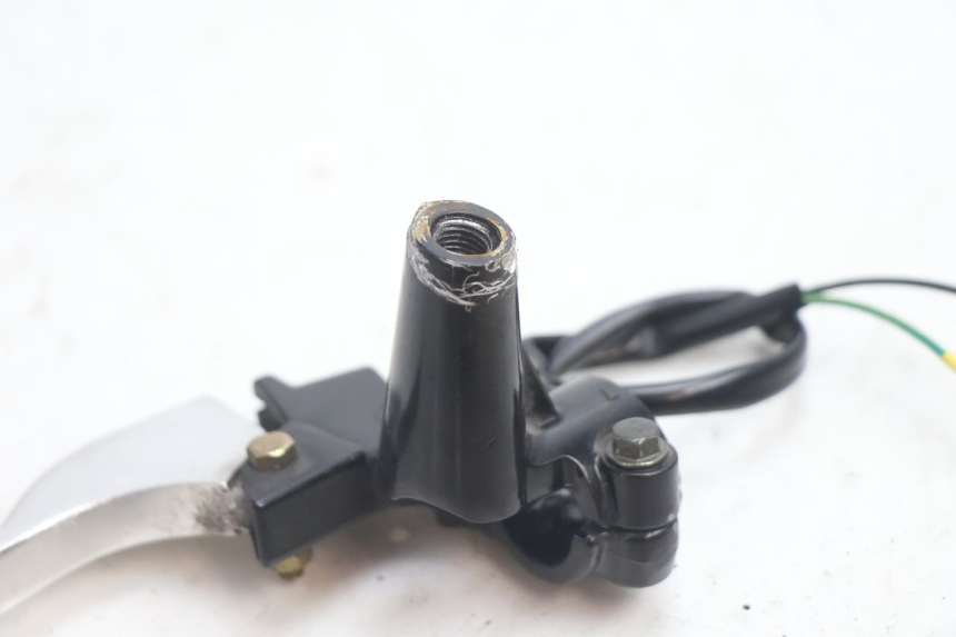 photo de SOPORTE MANETA FRENO IZQUIERDA KYMCO MOVIE S 125 (2009 - 2018) - Detalles de los puntos de fijación