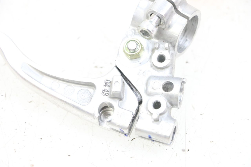 photo de SOPORTE MANETA FRENO IZQUIERDA YAMAHA NEO'S CORE 1 (2022 - 2026) - Primer plano técnico