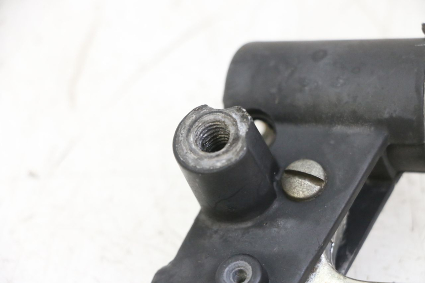 photo de SOPORTE MANETA FRENO IZQUIERDA PIAGGIO VESPA LX 150 (2005 - 2013) - Primer plano técnico