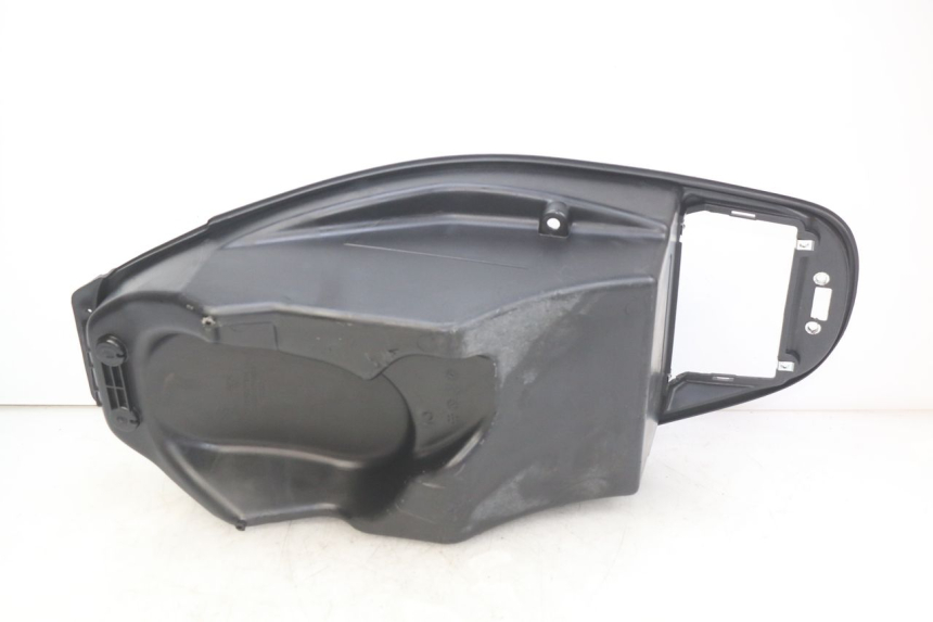 photo de ASIENTO DE ALMACENAMIENTO KYMCO AGILITY 16+ 4T 50 (2018 - 2023) - Primer plano técnico