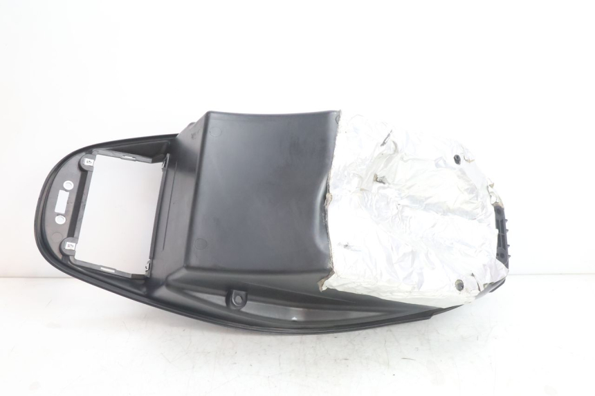 photo de ASIENTO COFRE KYMCO AGILITY CITY 16P 125 (2015 - 2024) - Detalles de los puntos de fijación