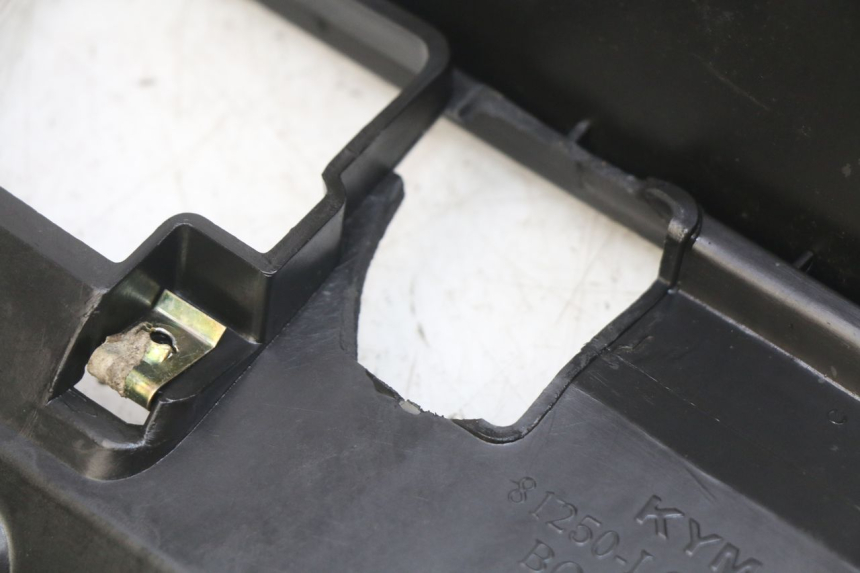 photo de CAJA DEL ASIENTO KYMCO AGILITY RS 4T 50 (2009 - 2013) - Zoom estado de uso