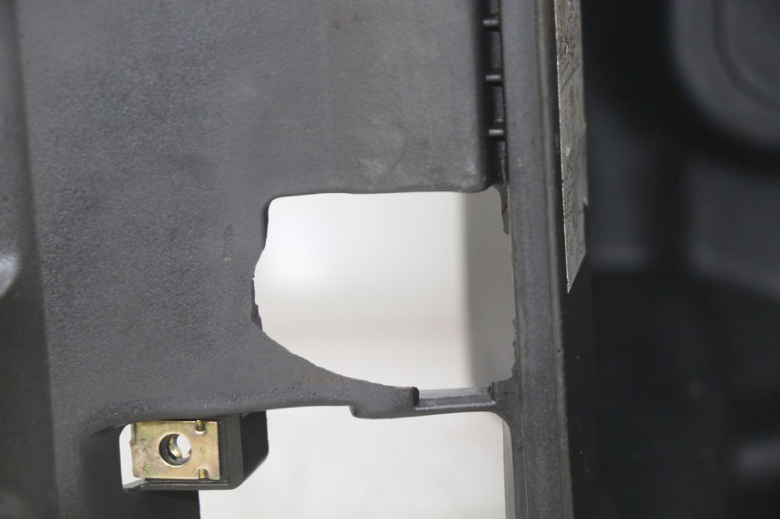 photo de CAJA DEL ASIENTO KYMCO AGILITY RS 4T 50 (2009 - 2013) - Detalles de los puntos de fijación