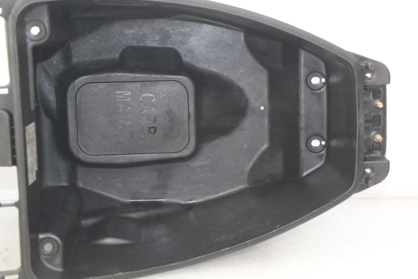 photo de CAJA DEL ASIENTO KYMCO AGILITY RS 4T 50 (2009 - 2013) - Estado de la superficie y material