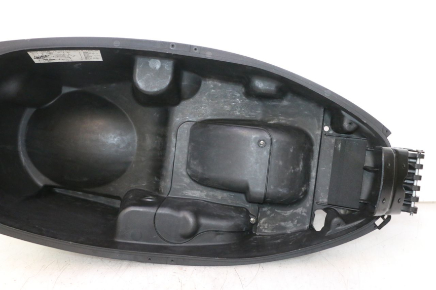 photo de ASIENTO COFRE APRILIA ATLANTIC S 125 (2010 - 2013) - Zoom estado de uso