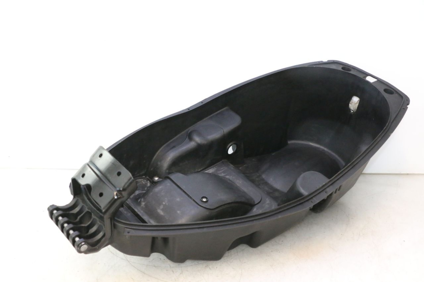 photo de ASIENTO COFRE APRILIA ATLANTIC S 125 (2010 - 2013) - Primer plano técnico