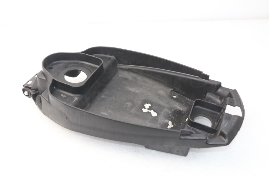 photo de CAJA DEL ASIENTO MBK BOOSTER SPIRIT NAKED 50 (2004 - 2017) - Primer plano técnico