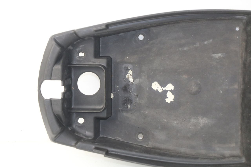 photo de CAJA DEL ASIENTO MBK BOOSTER SPIRIT NAKED 50 (2004 - 2017) - Detalles de los puntos de fijación