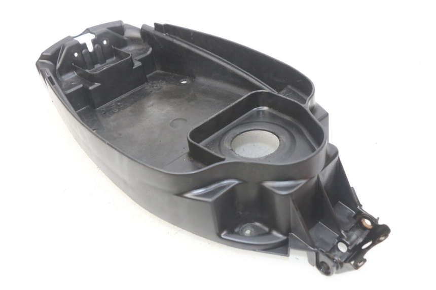 photo de CAJA DEL ASIENTO MBK BOOSTER SPIRIT NAKED 50 (2004 - 2017) - Primer plano técnico