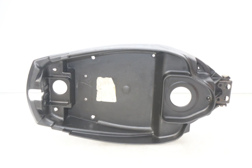 photo de CAJA DEL ASIENTO MBK BOOSTER SPIRIT NAKED 50 (2004 - 2017) - Detalle de la pieza