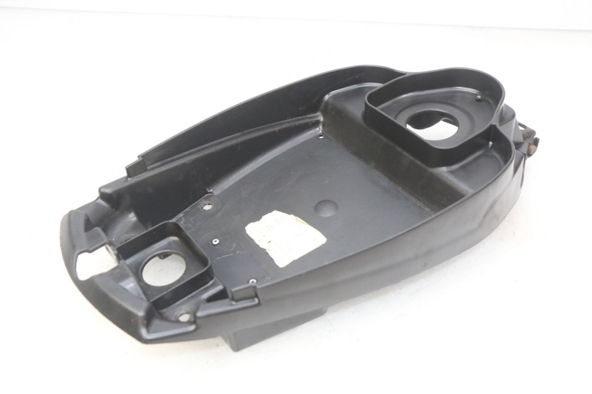 photo de CAJA DEL ASIENTO MBK BOOSTER SPIRIT NAKED 50 (2004 - 2017) - Primer plano técnico