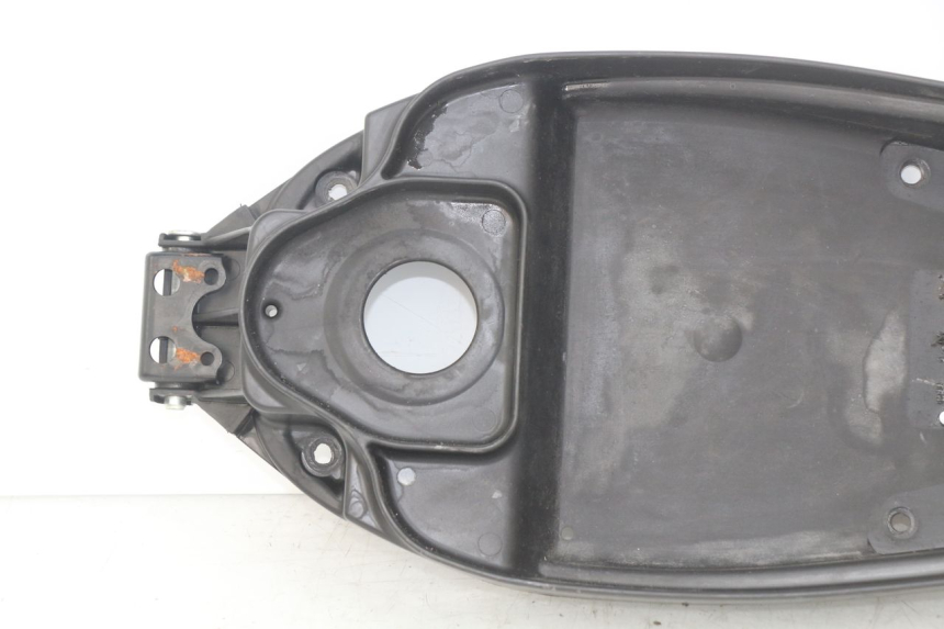 photo de ASIENTO DE ALMACENAMIENTO YAMAHA BW'S EASY 50 (2013 - 2016) - Detalles de los puntos de fijación