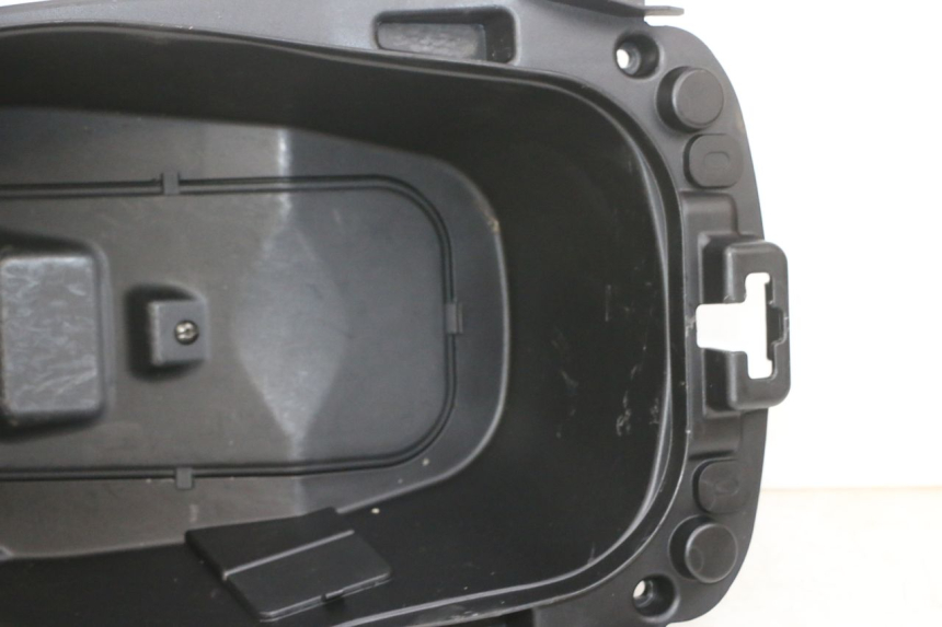 photo de CAJA DEL ASIENTO PEUGEOT DJANGO 4T 50 (2014 - 2019) - Estado de la superficie y material