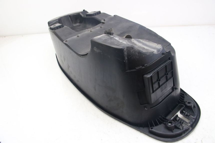 photo de ASIENTO DE ALMACENAMIENTO YAMAHA D'ELIGHT DELIGHT 125 (2017 - 2020) - Detalles de los puntos de fijación