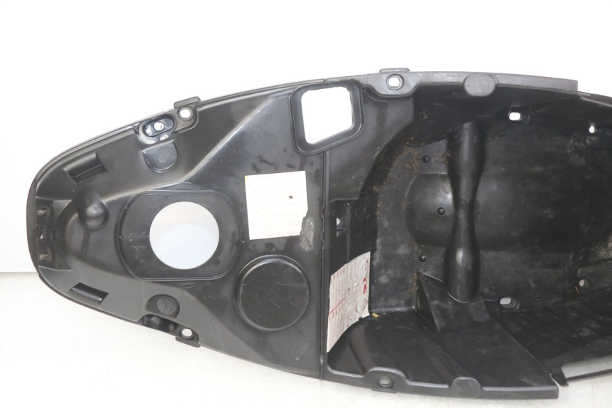 photo de ASIENTO DE ALMACENAMIENTO PEUGEOT ELYSEO 125 (1999 - 2004) - Estado de la superficie y material