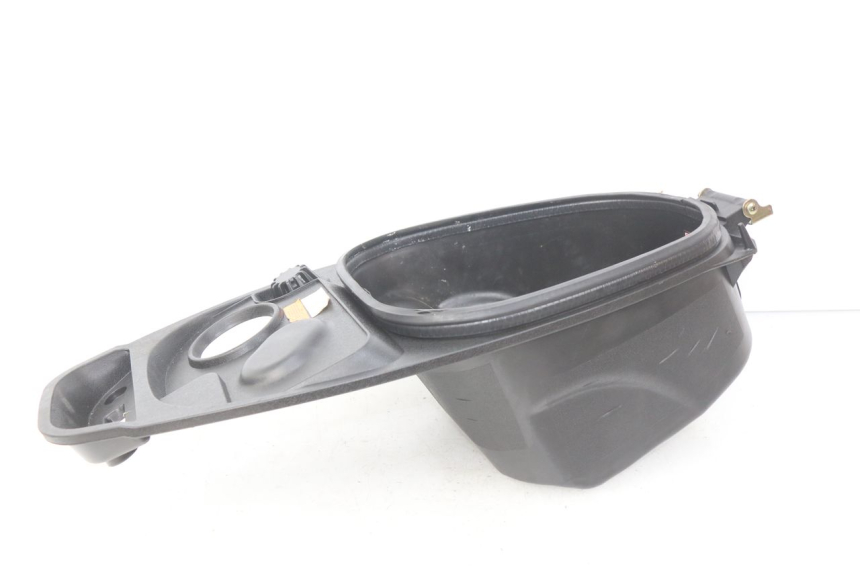 photo de CAJA DEL ASIENTO JM MOTORS EVOLIS 4T 50 (2018 - 2022) - Primer plano técnico