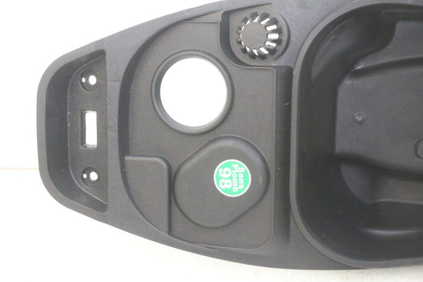 photo de CAJA DEL ASIENTO JM MOTORS EVOLIS 4T 50 (2018 - 2022) - Primer plano técnico