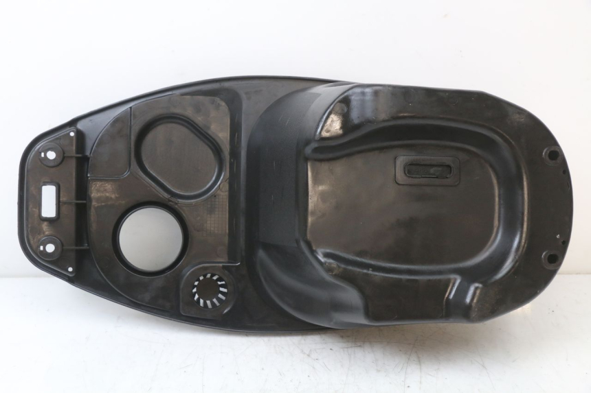 photo de CAJA DEL ASIENTO JM MOTORS EVOLIS 4T 50 (2018 - 2022) - Detalle de la pieza