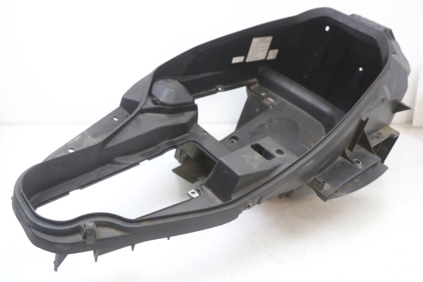 photo de ASIENTO DE ALMACENAMIENTO HONDA FES PANTHEON 2T 125 (1998 - 2002) - Primer plano técnico