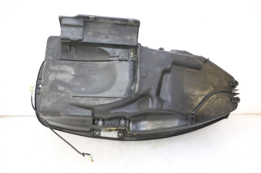 photo de ASIENTO DE ALMACENAMIENTO HONDA FES S-WING SWING ABS 125 (2007 - 2015) - Detalle de la pieza