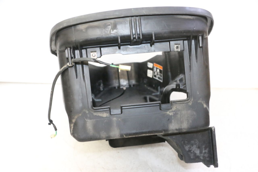 photo de ASIENTO DE ALMACENAMIENTO HONDA FES S-WING SWING ABS 125 (2007 - 2015) - Primer plano técnico