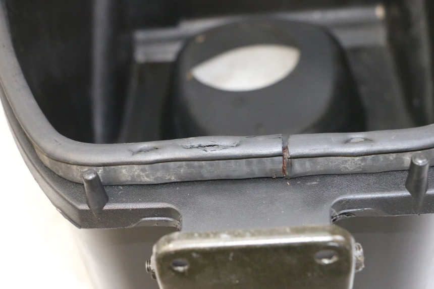 photo de ASIENTO COFRE SYM FIDDLE 125 (2008 - 2010) - Primer plano técnico