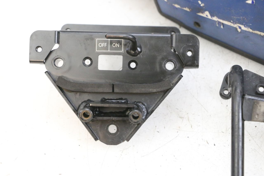 photo de ASIENTO DE ALMACENAMIENTO YAMAHA FJR ABS 1300 (2006 - 2012) - Enfoque en la estructura