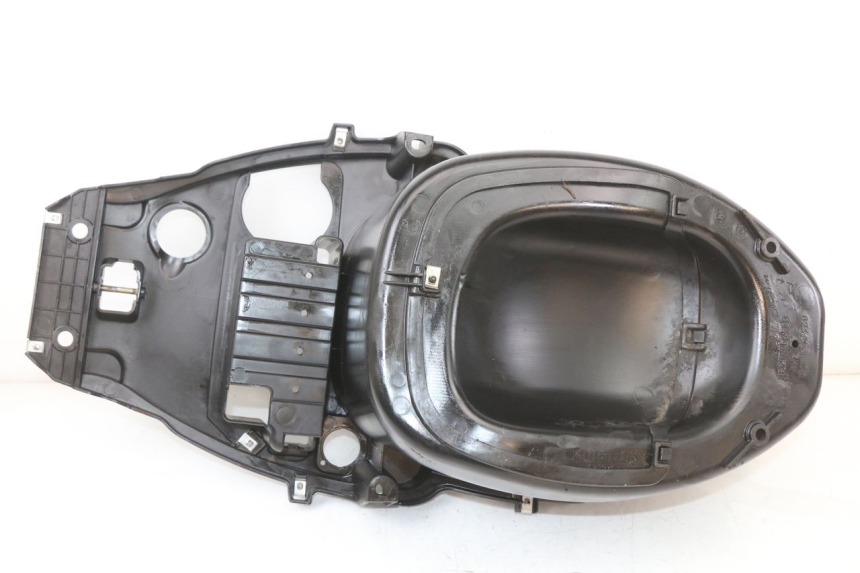 photo de ASIENTO COFRE PIAGGIO FLY 2T 50 (2004 - 2017) - Detalles de los puntos de fijación