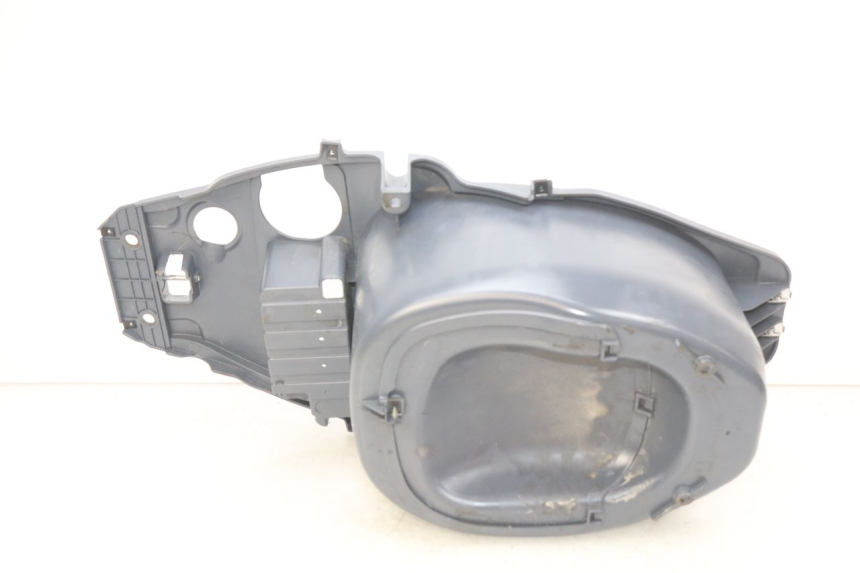 photo de CAJA DEL ASIENTO PIAGGIO FLY 100 (2006 - 2010) - Detalle de la pieza