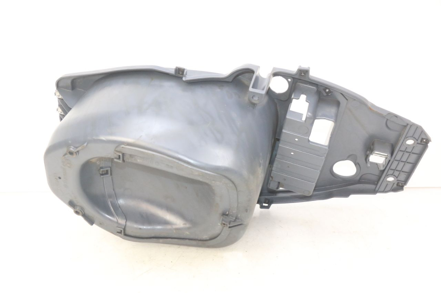 photo de CAJA DEL ASIENTO PIAGGIO FLY 100 (2006 - 2010) - Detalle de la pieza