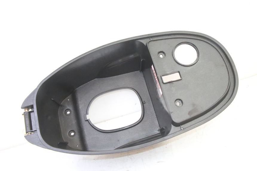 photo de BAÚL DEL ASIENTO VENESI FLY RETRO 4T 50 (2020 - 2025) - Primer plano técnico