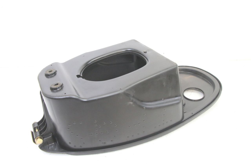 photo de BAÚL DEL ASIENTO VENESI FLY RETRO 4T 50 (2020 - 2025) - Detalles de los puntos de fijación