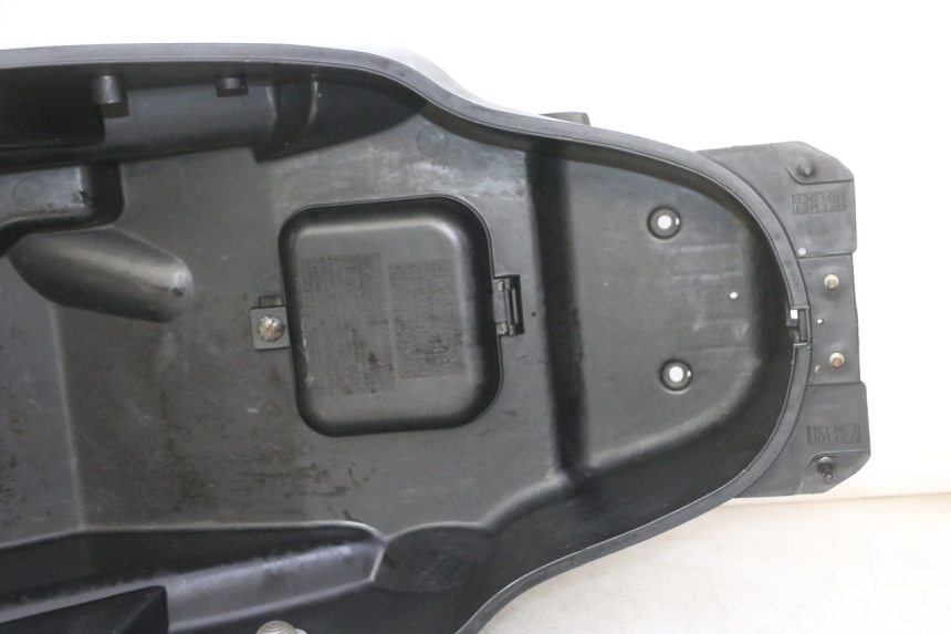 photo de ASIENTO COFRE KYMCO GRAND DINK 125 (2002 - 2007) - Marcados y referencias originales