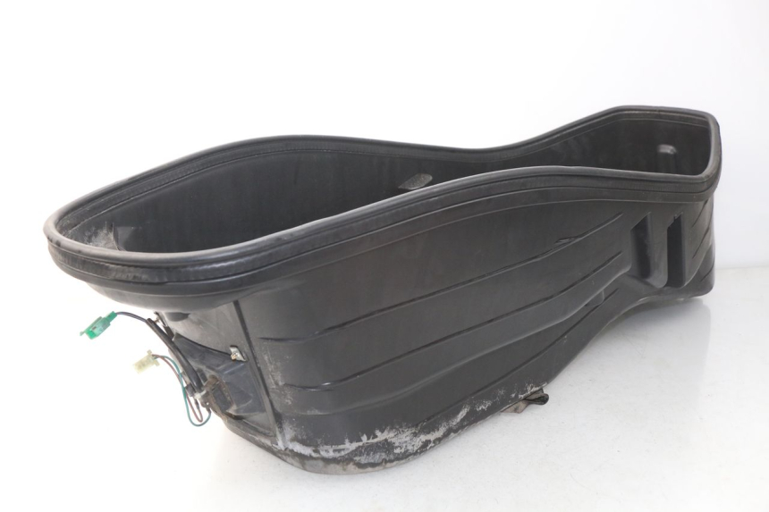 photo de ASIENTO COFRE SYM GTS EFI ABS 125 (2012 - 2016) - Primer plano técnico