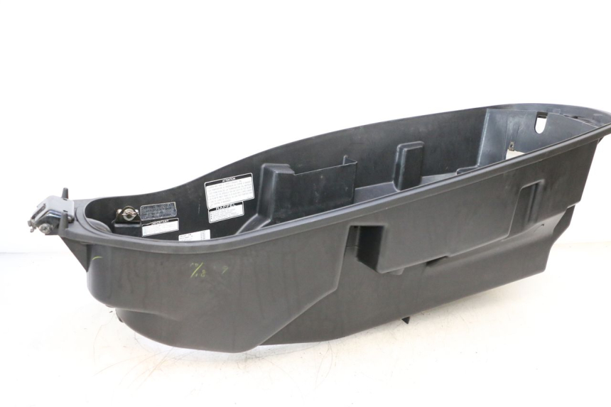 photo de ASIENTO COFRE SYM GTS EVO 125 (2009 - 2013) - Primer plano técnico