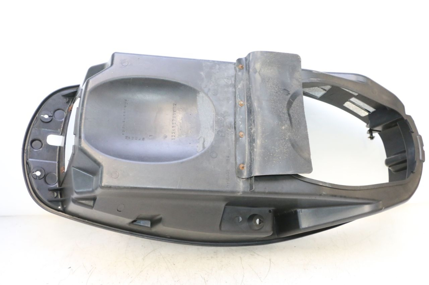 photo de ASIENTO COFRE SYM GTS EVO 125 (2009 - 2013) - Detalles de los puntos de fijación
