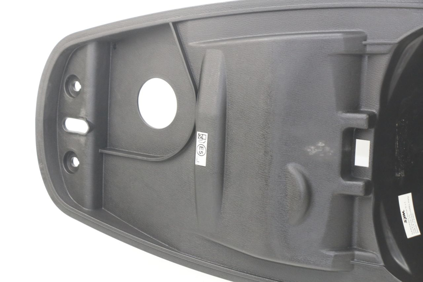 photo de CAJA DEL ASIENTO SYM JET 4 4T 50 (2018 - 2021) - Detalles de los puntos de fijación