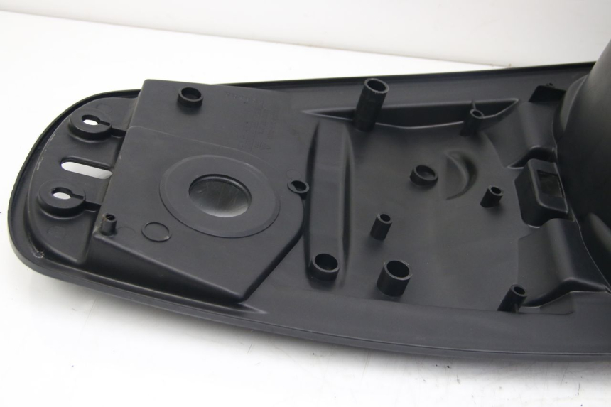 photo de CAJA DEL ASIENTO SYM JET 4 4T 50 (2018 - 2021) - Primer plano técnico