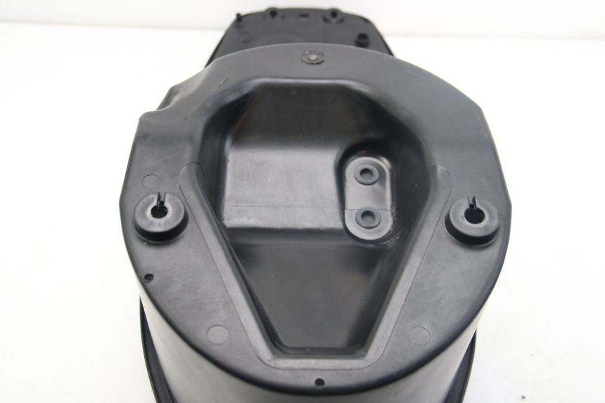 photo de CAJA DEL ASIENTO SYM JET 4 4T 50 (2018 - 2021) - Detalles de los puntos de fijación