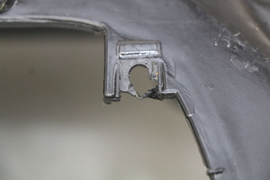 photo de CAJA DEL ASIENTO PEUGEOT KISBEE 2T 50 (2018 - 2022) - Detalle de la pieza