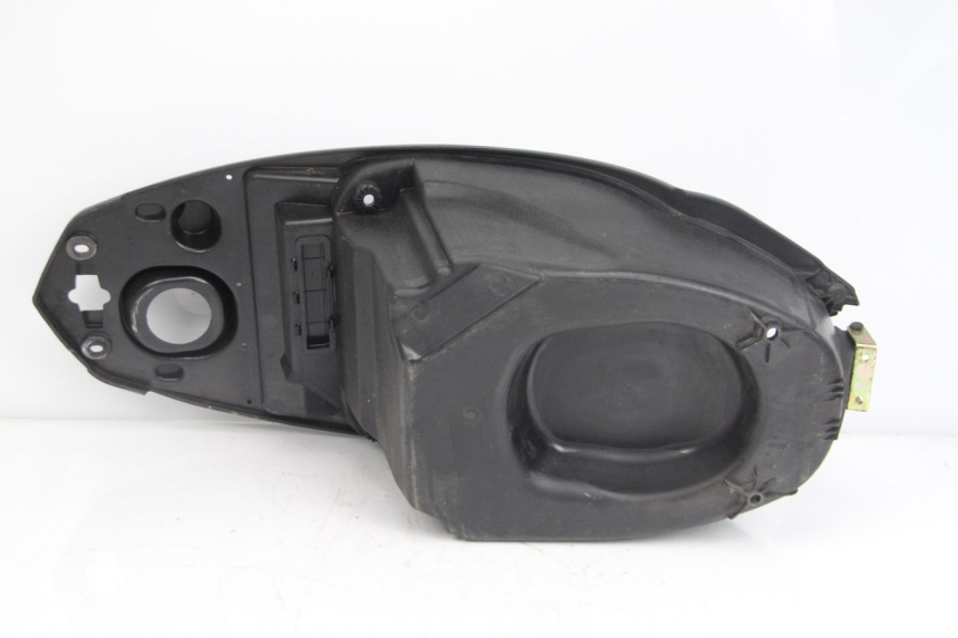 photo de CAJA DEL ASIENTO PEUGEOT KISBEE 4T 50 (2018 - 2022) - Detalle de la pieza