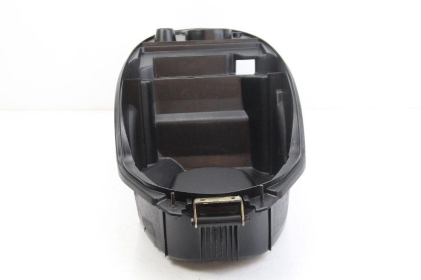 photo de CAJA DEL ASIENTO PEUGEOT KISBEE 4T 50 (2018 - 2022) - Primer plano técnico