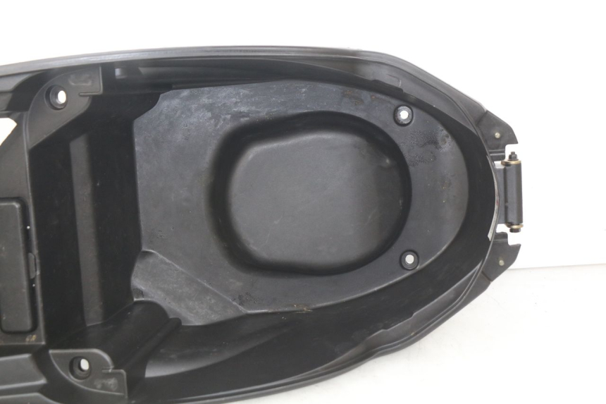 photo de CAJA DEL ASIENTO PEUGEOT KISBEE 4T 50 (2018 - 2022) - Vista general del producto